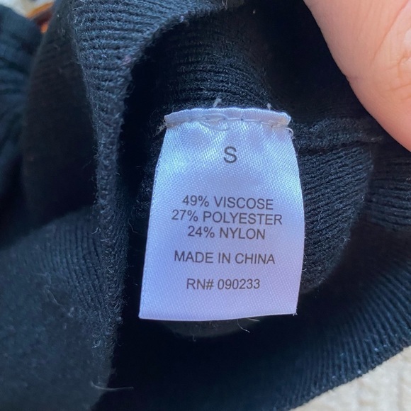 cropped black halter top - Picture 4 of 4